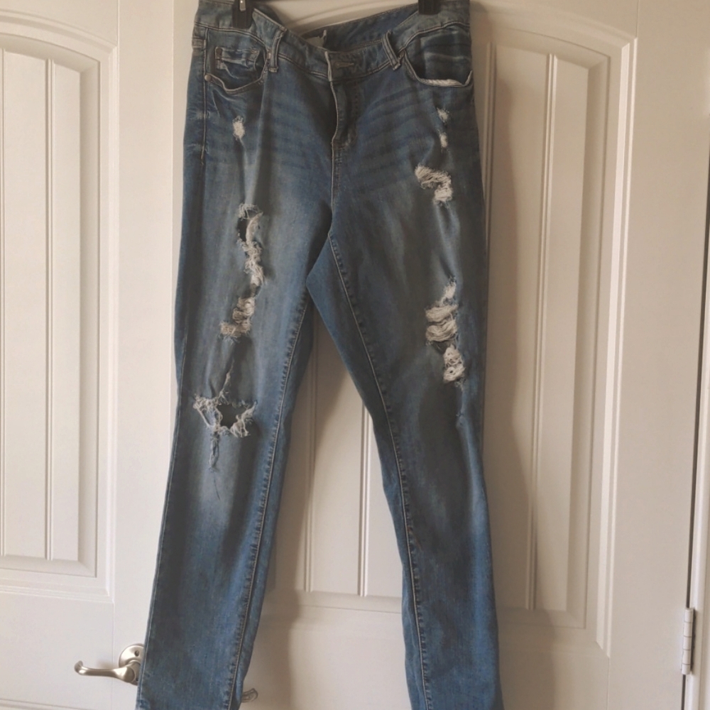Distressed High Waisted Jeans